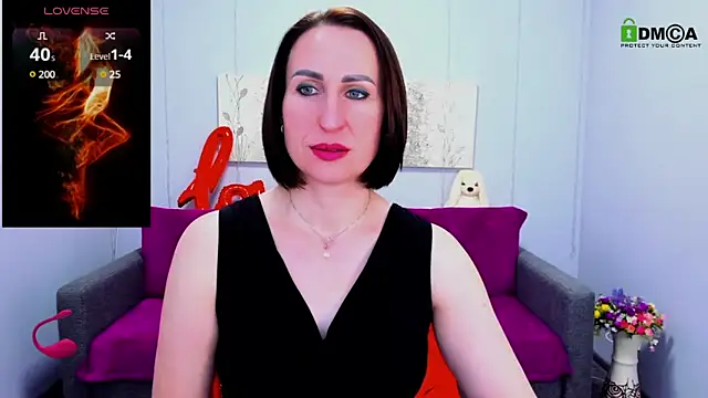 Nia Smithh online show from March 8, 1:36 pm