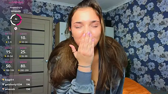 Snapshot of _momiji_ chatting on December 14, 4:20 pm momiji online show from December 14, 4:20 pm