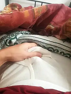 Snapshot of Ummfuss1 chatting on December 13, 2:05 pm Ummfuss1 online show from December 13, 2:05 pm