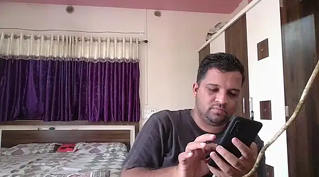 Snapshot of dhruv_love chatting on February 17, 8:41 am dhruv love online show from February 17, 8:41 am
