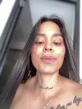 LaraHenao online show from February 12, 4:11 pm