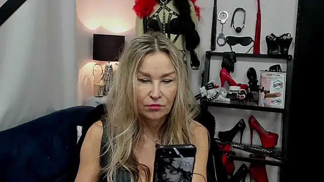 crystaLUX online show from December 20, 6:40 am