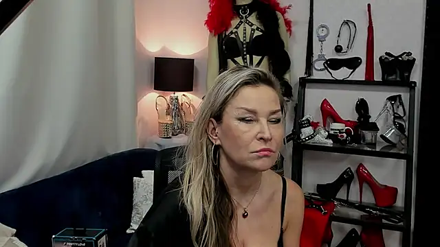 crystaLUX online show from January 11, 8:43 am