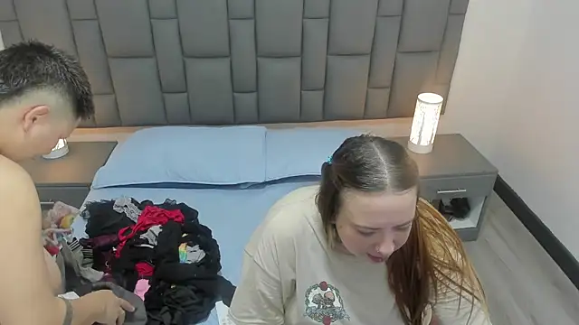 MiaYMolly online show from December 3, 1:30 am