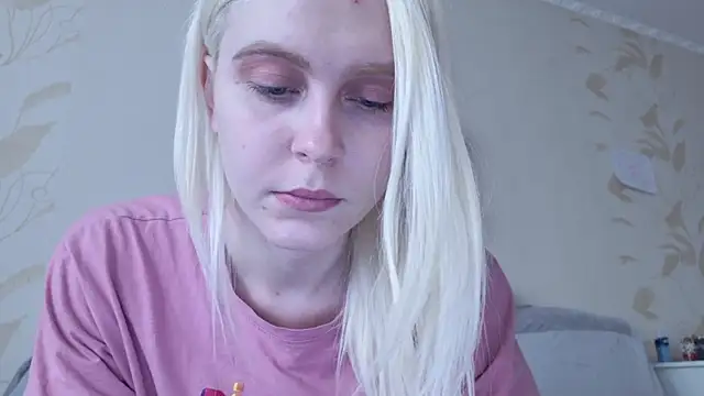 Snapshot of Evelyn_rabbit chatting on March 11, 9:56 am Evelyn rabbit online show from March 11, 9:56 am