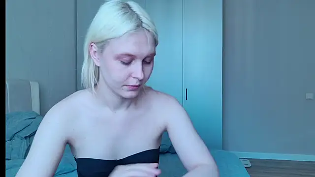 Snapshot of Evelyn_rabbit chatting on September 19, 5:20 am Evelyn rabbit online show from September 19, 5:20 am