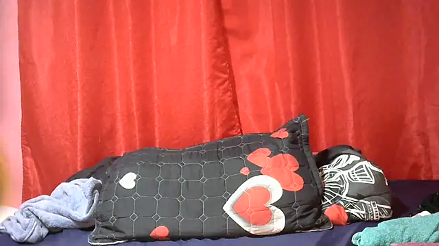 Snapshot of boobynatz chatting on December 11, 12:55 pm boobynatz online show from December 11, 12:55 pm