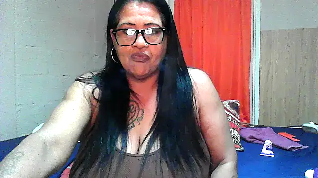 Snapshot of boobynatz chatting on October 16, 12:00 am boobynatz online show from October 16, 12:00 am