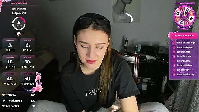 Snapshot of KindKristy chatting on January 16, 8:33 am KindKristy online show from January 16, 8:33 am