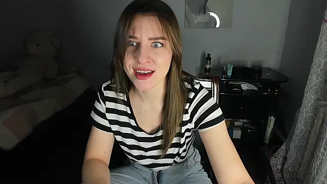 Snapshot of KindKristy chatting on January 17, 6:04 am KindKristy online show from January 17, 6:04 am