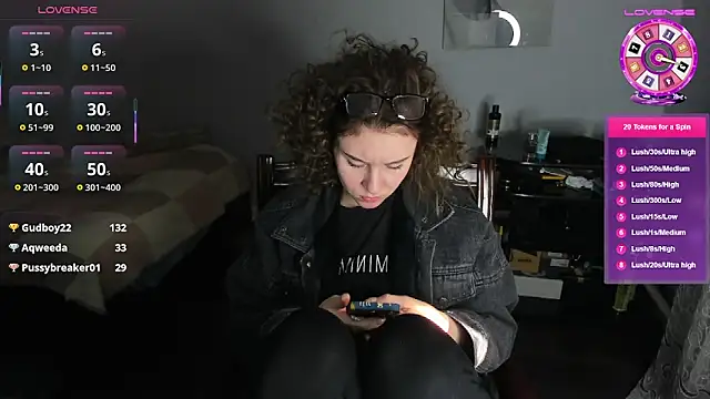 Snapshot of KindKristy chatting on January 25, 8:42 am KindKristy online show from January 25, 8:42 am