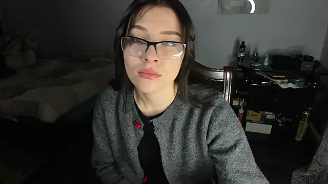 Snapshot of KindKristy chatting on February 7, 5:10 am KindKristy online show from February 7, 5:10 am