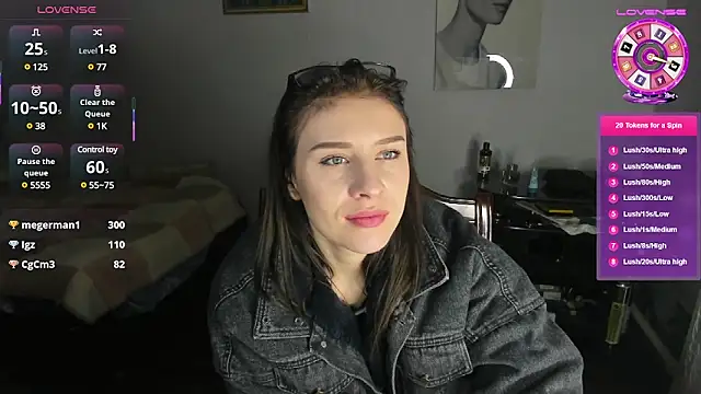 Snapshot of KindKristy chatting on February 10, 8:20 am KindKristy online show from February 10, 8:20 am