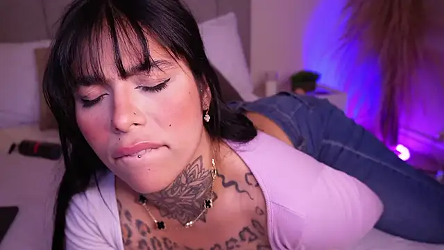 curvyliciousss online show from February 3, 6:28 pm