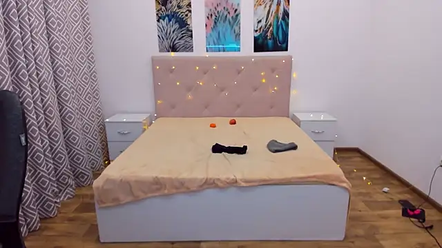 AlexiaDarren online show from December 14, 1:17 am