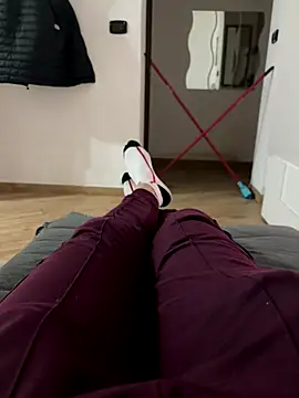 Snapshot of Io1994 chatting on December 13, 11:32 pm Io1994 online show from December 13, 11:32 pm