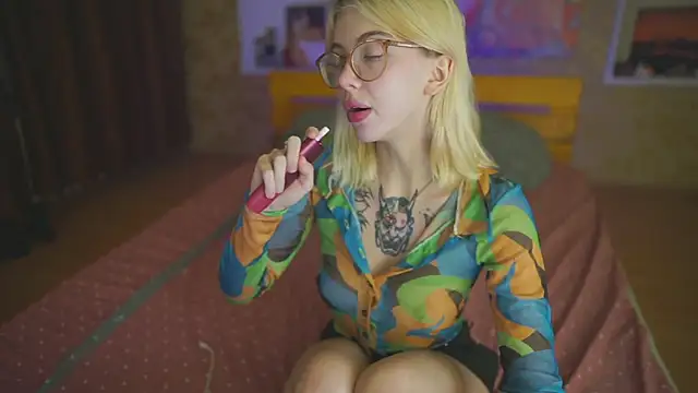 Allison Cuty online show from December 20, 10:22 pm