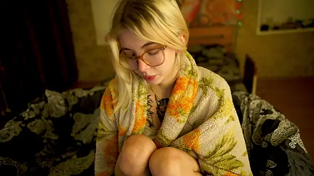 Allison Cuty online show from January 24, 10:51 pm