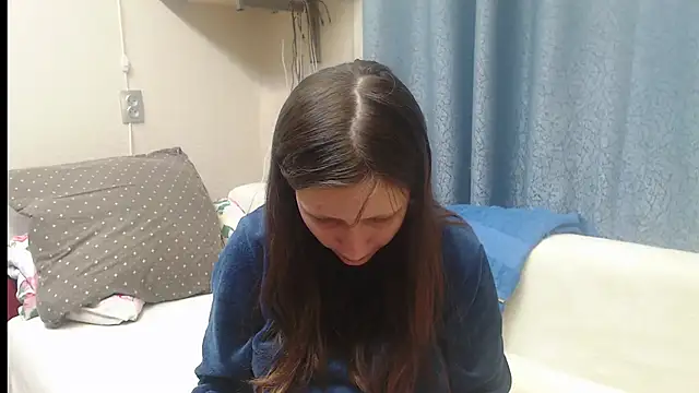 Snapshot of alisacucumber chatting on January 12, 7:21 pm alisacucumber online show from January 12, 7:21 pm