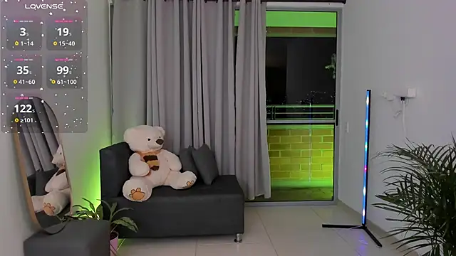 roxie gates  online show from January 18, 1:52 am