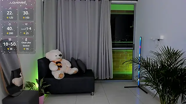 roxie gates  online show from January 27, 1:16 am