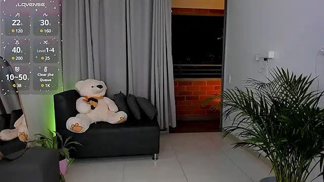 roxie gates  online show from February 4, 11:59 pm