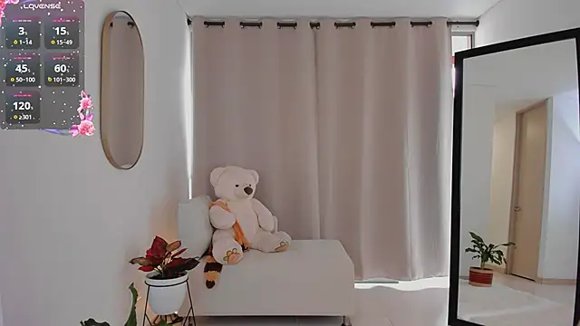 roxie gates  online show from September 19, 4:51 pm