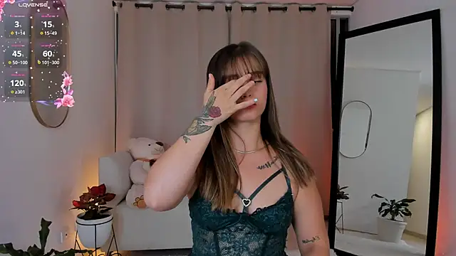 roxie gates  online show from November 12, 12:55 am