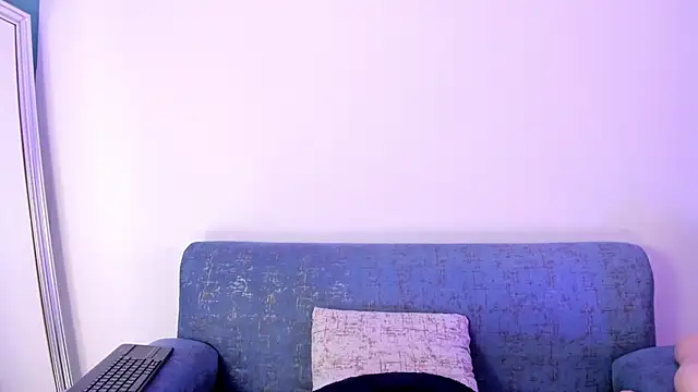 Snapshot of BellaMarieX chatting on December 2, 3:26 am BellaMarieX online show from December 2, 3:26 am