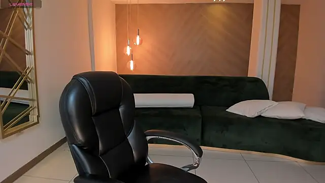 Snapshot of BrennaWalker chatting on February 20, 3:23 am BrennaWalker online show from February 20, 3:23 am