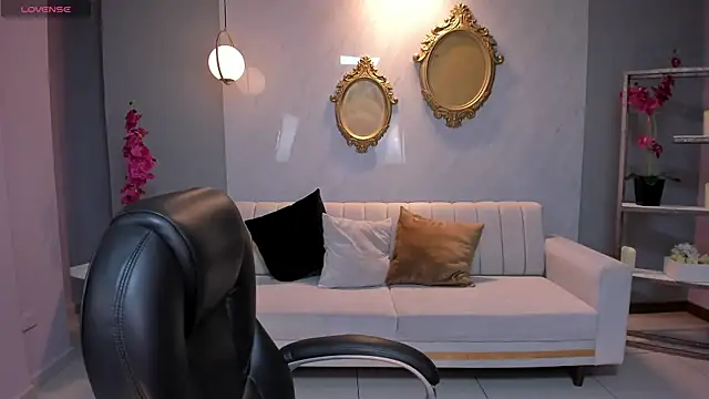 Snapshot of BrennaWalker chatting on February 26, 2:48 am BrennaWalker online show from February 26, 2:48 am