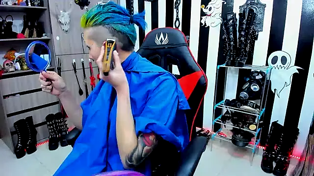 Snapshot of Mistress_Yelena chatting on December 22, 11:20 pm Mistress Yelena online show from December 22, 11:20 pm