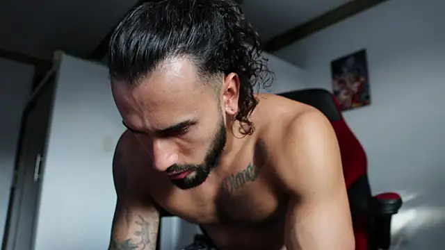 Snapshot of Baky_sexy chatting on January 18, 9:55 pm Baky sexy online show from January 18, 9:55 pm