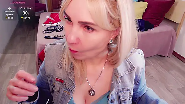  unique cam  online show from January 6, 10:02 am