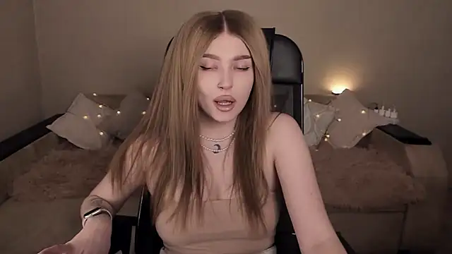 Snapshot of ViolettaLopez chatting on February 20, 3:41 pm ViolettaLopez online show from February 20, 3:41 pm