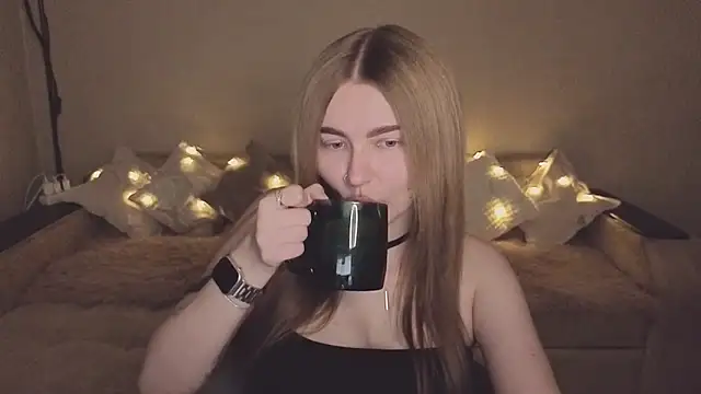 Snapshot of ViolettaLopez chatting on November 22, 1:32 pm ViolettaLopez online show from November 22, 1:32 pm