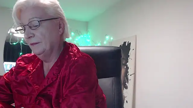 LaylaMilf online show from December 24, 5:55 pm