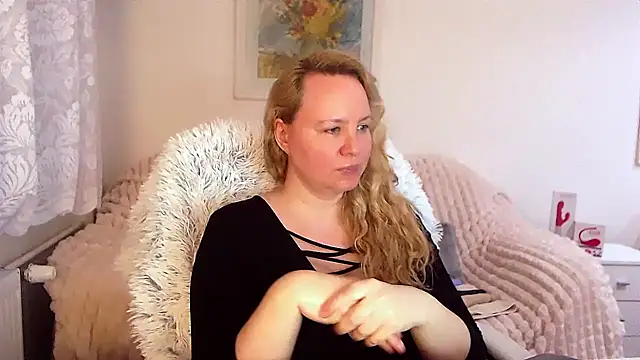 Sarah4you online show from January 28, 9:50 pm