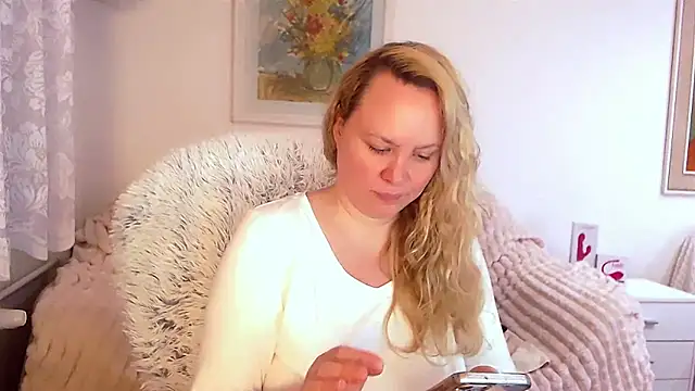 Sarah4you online show from February 10, 9:36 pm