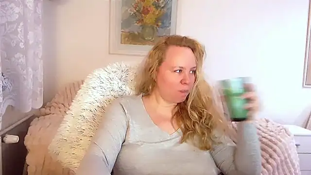 Sarah4you online show from March 3, 9:48 pm