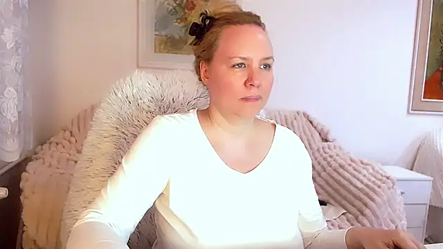 Sarah4you online show from March 8, 9:40 pm