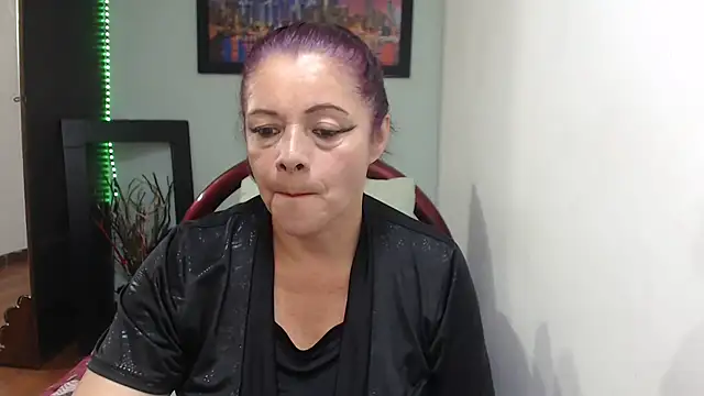 Snapshot of sexytitshot126 chatting on October 5, 10:40 pm sexytitshot126 online show from October 5, 10:40 pm