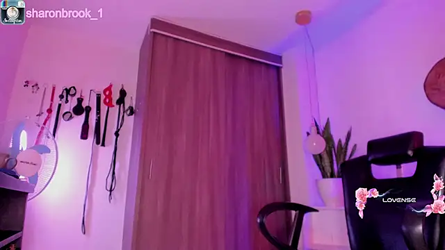 Snapshot of sharon_1 chatting on November 4, 1:16 am sharon 1 online show from November 4, 1:16 am