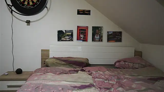 Snapshot of Moistdevil chatting on November 13, 9:47 pm Moistdevil online show from November 13, 9:47 pm