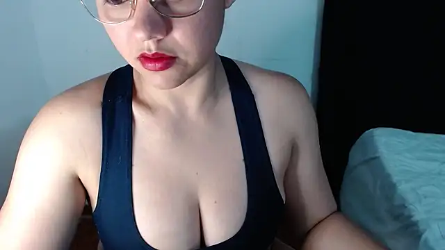 Snapshot of lizbodu chatting on November 15, 4:43 am lizbodu online show from November 15, 4:43 am