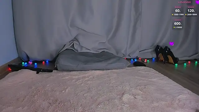 Snapshot of queen_carly chatting on December 9, 1:45 pm queen carly online show from December 9, 1:45 pm