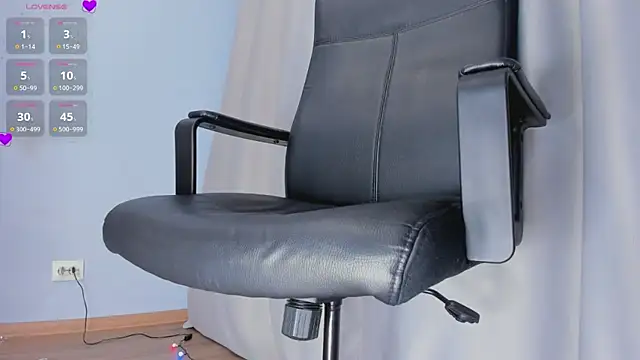 Snapshot of queen_carly chatting on December 16, 4:05 pm queen carly online show from December 16, 4:05 pm