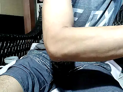 HungHawaiian808xh online show from December 5, 8:00 pm