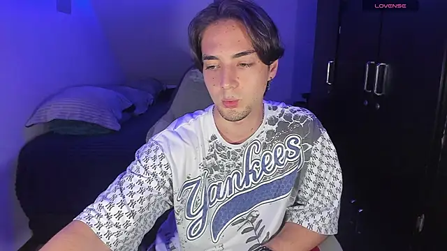 Alex smith00 online show from September 30, 9:20 pm