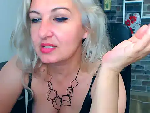 Snapshot of angel_devil_milf chatting on January 29, 3:26 pm angel devil milf online show from January 29, 3:26 pm